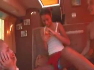 Τρία suave babes σε x βαθμολογήθηκε ταινία λεωφορείο